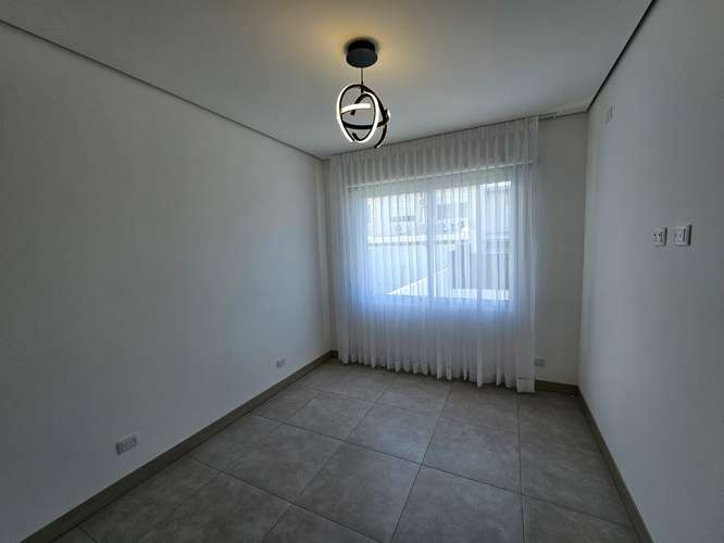 Guachipelín 3-10, muy linda-fina-nueva, L. Blanca, 3 hab, 2.5 baños, sala TV, patio, full amenidades. - Imagen 12