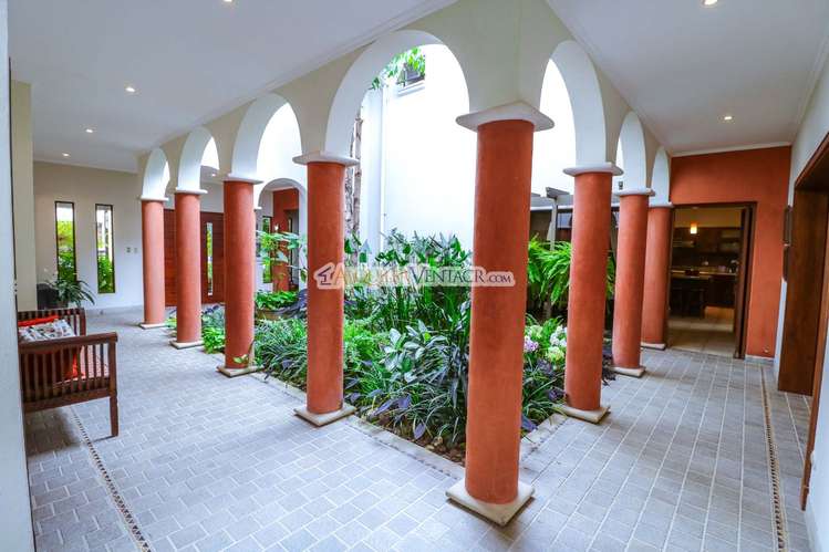 LUJOSA CASA CON 1.596 M2 LOTE Y CON VISTAS EN SAN ANTONIO ESCAZU - Imagen 12