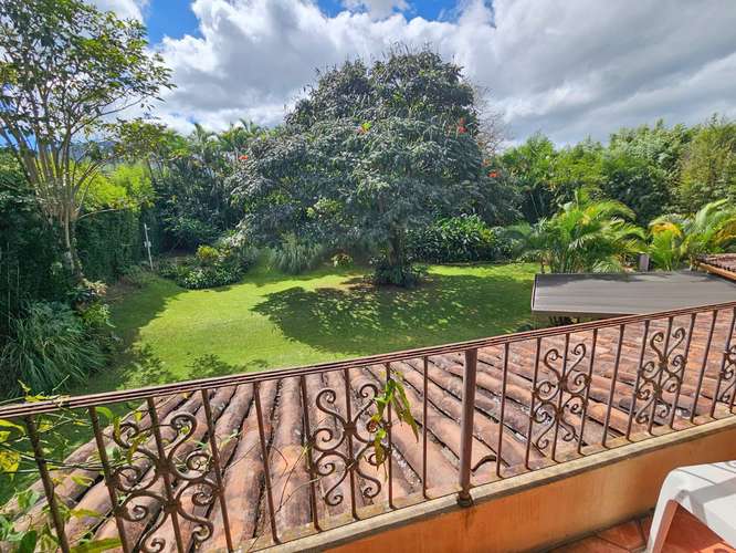LUJOSA CASA DE 570 M2 CON 2.244 M2 DE LOTE EN SAN ANTONIO ESCAZU - Imagen 11