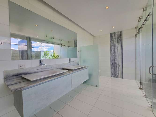 VALLE DEL SOL LINDORA SANTA ANA! CASA CONTEMPORANEA CON PISCINA PRIVADA - Imagen 18
