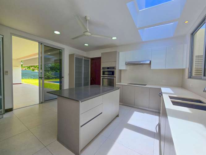 VALLE DEL SOL LINDORA SANTA ANA! CASA CONTEMPORANEA CON PISCINA PRIVADA - Imagen 11