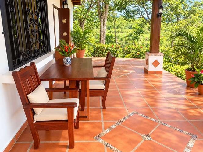 Casa Exclusiva en Atenas | 4 Habs + Piscina Privada + Zonas Verdes | Máxima Privacidad y Vistas
