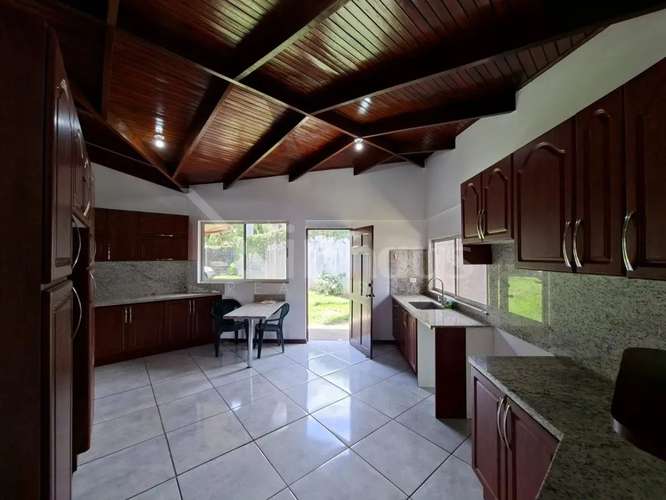 Venta de casa independiente de una planta en Santa Ana  - Imagen 5
