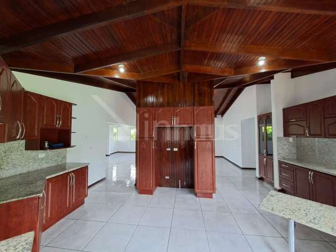 Venta de casa independiente de una planta en Santa Ana  - Imagen 6