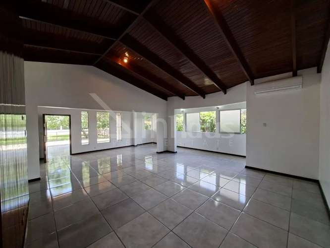 Venta de casa independiente de una planta en Santa Ana  - Imagen 4