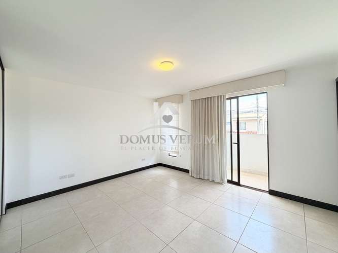 CASA EN ALQUILER EN CONDOMINIO AVENIR CON 4 ESTACIONAMIENTOS