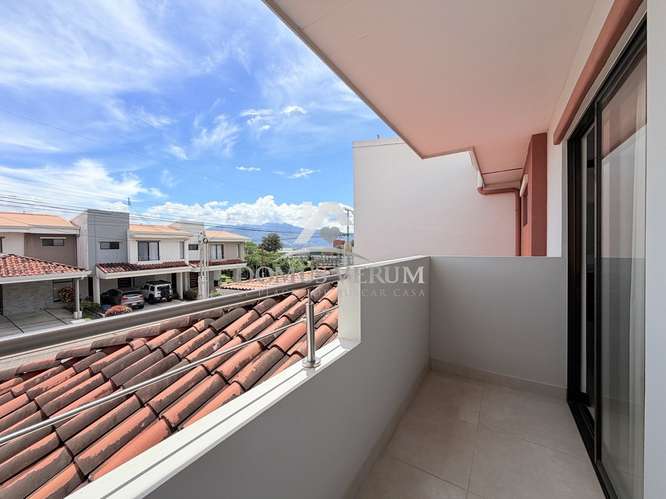 CASA EN ALQUILER EN CONDOMINIO AVENIR CON 4 ESTACIONAMIENTOS