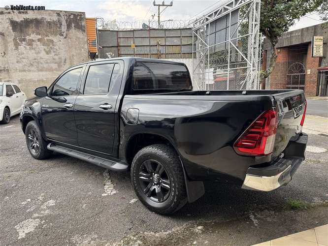TOYOTA HILUX 2024 AUTOMÁTICA DIESEL NEGRO - Imagen 4