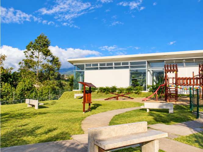Casa en alquiler Condominio Barlovento, con jardín | Tres Ríos