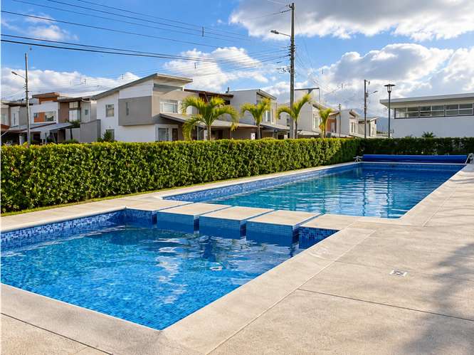 Casa en alquiler Condominio Barlovento, con jardín | Tres Ríos