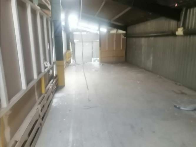 Bodega en la Asunción de Belén con oficinas y mezanine - Imagen 8