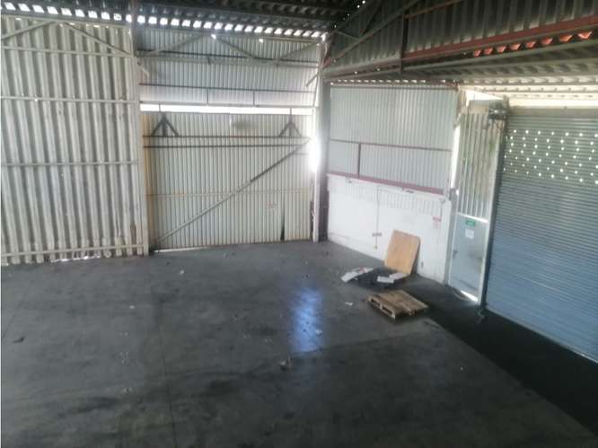 Bodega en la Asunción de Belén con oficinas y mezanine - Imagen 5