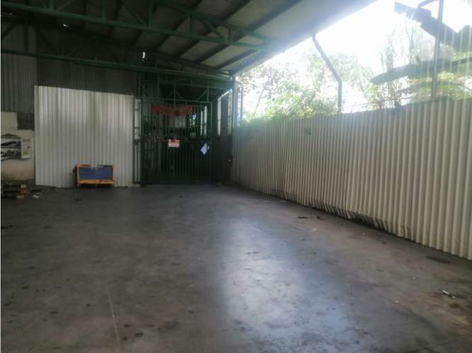 Bodega en la Asunción de Belén con oficinas y mezanine - Imagen 7