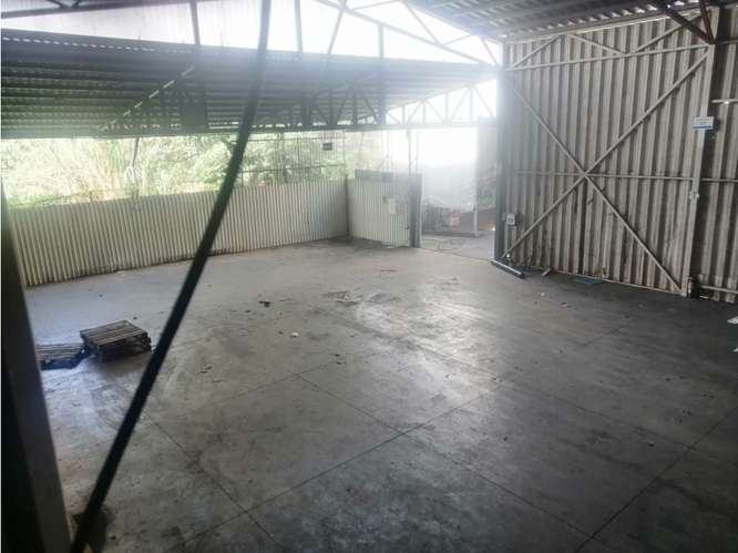 Bodega en la Asunción de Belén con oficinas y mezanine - Imagen 6