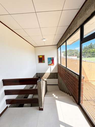 SE ALQUILA LINDA CASA CON MUCHO JARDIN EN GEROMA - Imagen 12