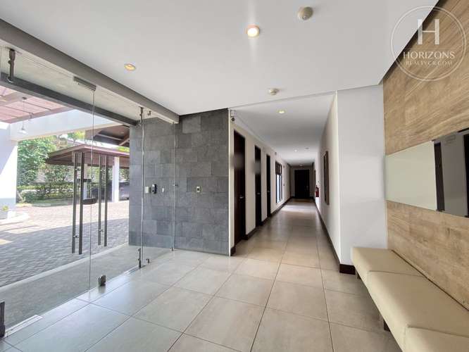 Se Vende Apartamento en Primer Nivel Condominio Ribera Laureles Escazú 2 Habitaciones mas Jardín Privado NJA1468JJ - Imagen 20