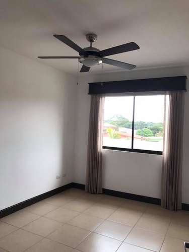 Casa en alquiler condominio Alta Vista Colon