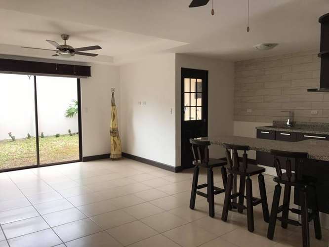 Casa en alquiler condominio Alta Vista Colon