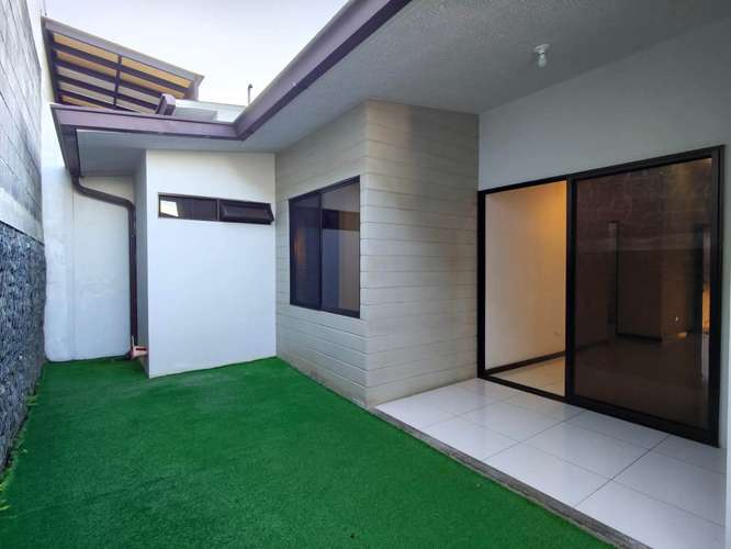 ¡ALQUILA EN HEREDIA PARKS! CASA CON A/C, PATIO Y 2 PARQUEOS TECHADOS  - Imagen 8