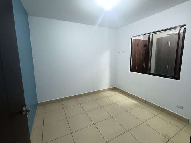 Hermosa casa de 2 habitaciones y dos cocheras, semiamueblada, con oficina y walking closet, en condominio, muy segura.  - Imagen 10