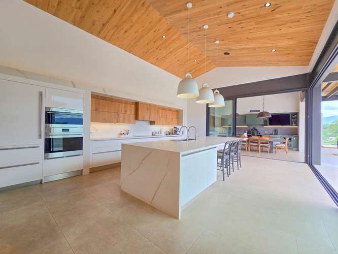 Lujosa casa full amueblada con piscina privada y vista en Hacienda Espinal San Rafael de Alajuela - Imagen 6