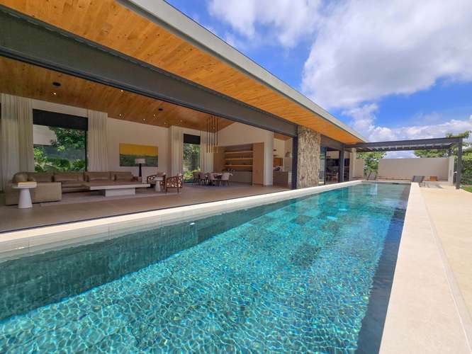 Lujosa casa full amueblada con piscina privada y vista en Hacienda Espinal San Rafael de Alajuela - Imagen 3