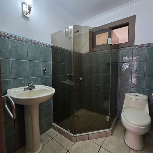 VENDO CASA EN HACIENDA LOS REYES-ALAJUELA. - Imagen 9
