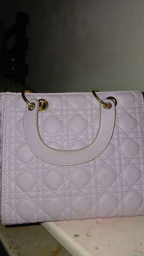 Bolso Lila Cuadrado, Estilo Formal y Elegante