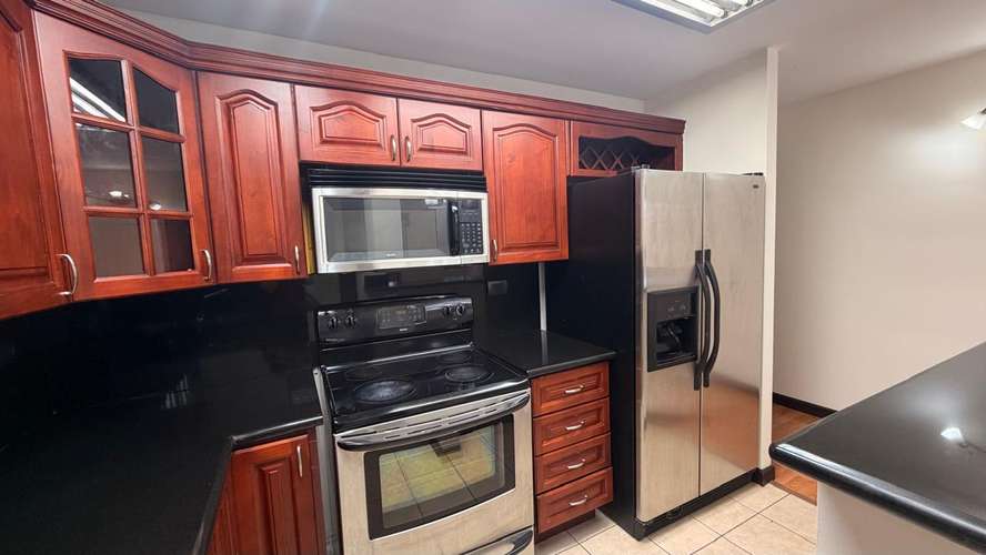 SE ALQUILA PENTHOUSE EN LA URUCA, SAN JOSÉ CON LÍNEA BLANCA - Imagen 15