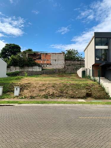 VENTA DE LOTE EN SAN JOSE, CURRIDABAT CONDOMINIO LAS RUSIAS - Imagen 2