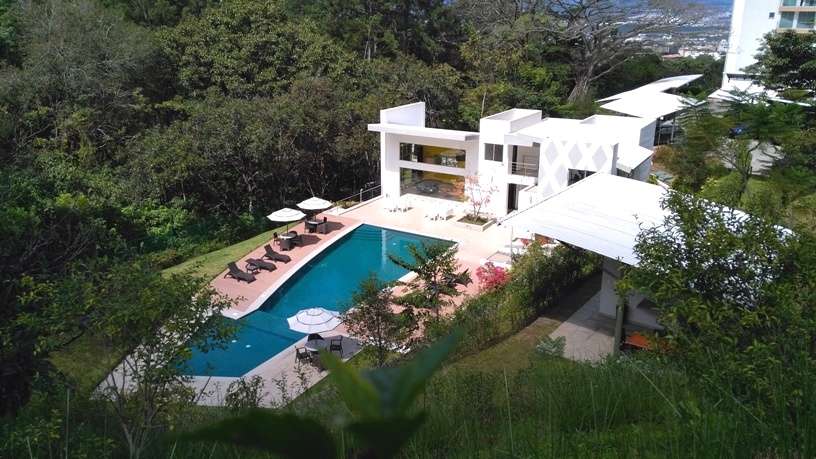 Bosques de Escazú, muy lindo-amplio-lujo, L. Blanca, 1 hab, 1.5 baños, JARDIN, amenidades.