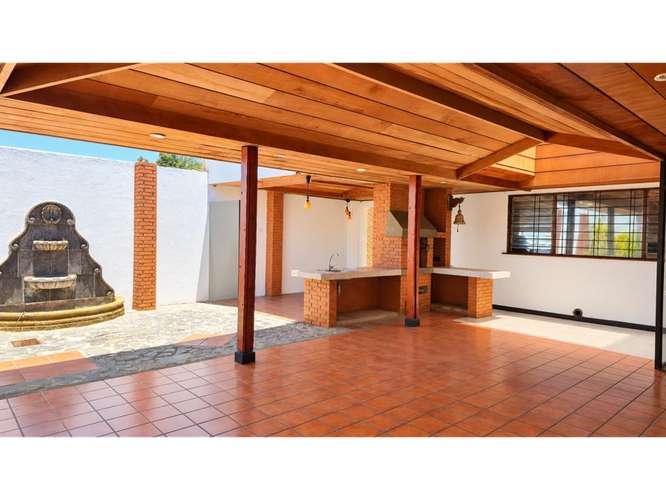 Rohrmoser, linda-muy amplia, Uso Mixto, 545m2c, 1285m2t, 10 hab, 3 baños, 8 parqueos, terraza, patio. - Imagen 17