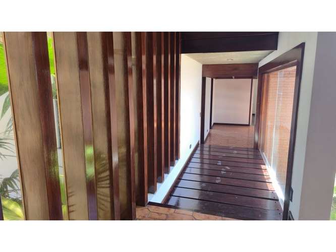 Rohrmoser, linda-muy amplia, Uso Mixto, 545m2c, 1285m2t, 10 hab, 3 baños, 8 parqueos, terraza, patio. - Imagen 5