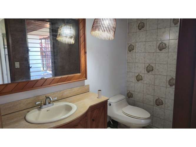Rohrmoser, linda-muy amplia, Uso Mixto, 545m2c, 1285m2t, 10 hab, 3 baños, 8 parqueos, terraza, patio. - Imagen 6