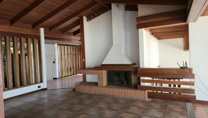 Rohrmoser, linda-muy amplia, Uso Mixto, 545m2c, 1285m2t, 10 hab, 3 baños, 8 parqueos, terraza, patio. - Imagen 7