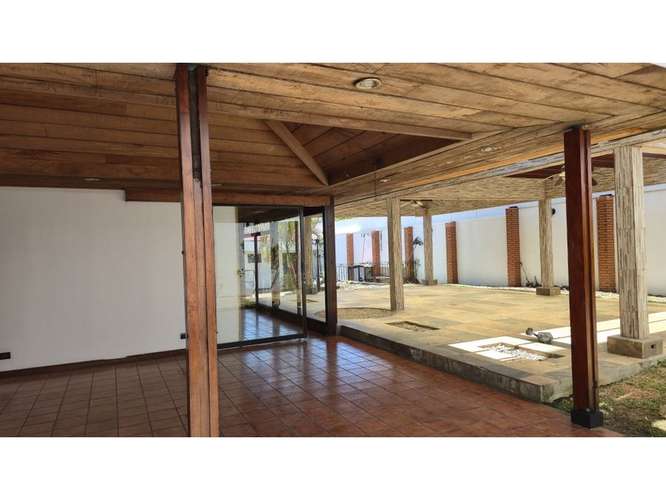 Rohrmoser, linda-muy amplia, Uso Mixto, 545m2c, 1285m2t, 10 hab, 3 baños, 8 parqueos, terraza, patio. - Imagen 16