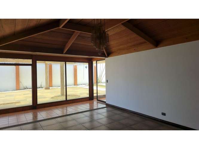 Rohrmoser, linda-muy amplia, Uso Mixto, 545m2c, 1285m2t, 10 hab, 3 baños, 8 parqueos, terraza, patio. - Imagen 8