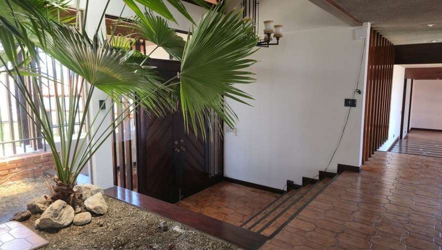 Rohrmoser, linda-muy amplia, Uso Mixto, 545m2c, 1285m2t, 10 hab, 3 baños, 8 parqueos, terraza, patio. - Imagen 4