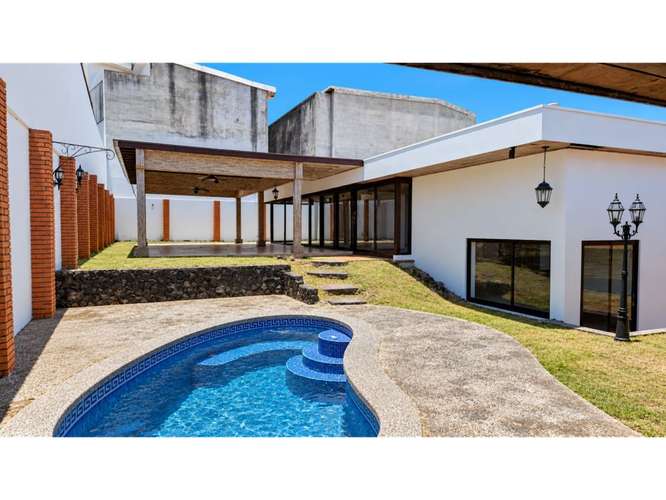 Rohrmoser, linda-muy amplia, Uso Mixto, 545m2c, 1285m2t, 10 hab, 3 baños, 8 parqueos, terraza, patio. - Imagen 19