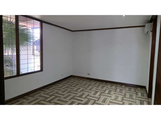 Rohrmoser, linda-muy amplia, Uso Mixto, 545m2c, 1285m2t, 10 hab, 3 baños, 8 parqueos, terraza, patio. - Imagen 13