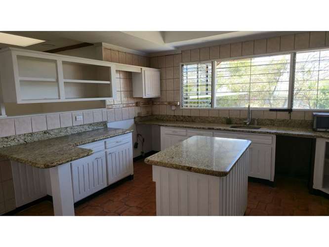 Rohrmoser, linda-muy amplia, Uso Mixto, 545m2c, 1285m2t, 10 hab, 3 baños, 8 parqueos, terraza, patio. - Imagen 10