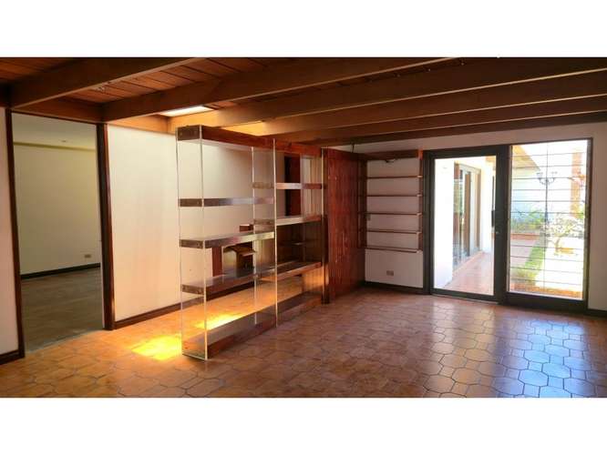 Rohrmoser, linda-muy amplia, Uso Mixto, 545m2c, 1285m2t, 10 hab, 3 baños, 8 parqueos, terraza, patio. - Imagen 11