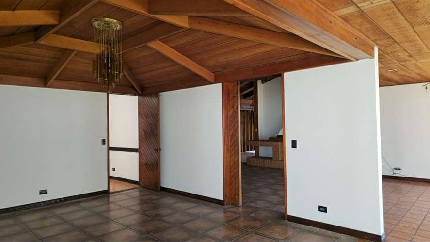 Rohrmoser, linda-muy amplia, Uso Mixto, 545m2c, 1285m2t, 10 hab, 3 baños, 8 parqueos, terraza, patio. - Imagen 9
