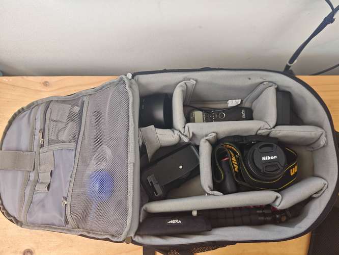 Cámara Nikon D5300 con accesorios 