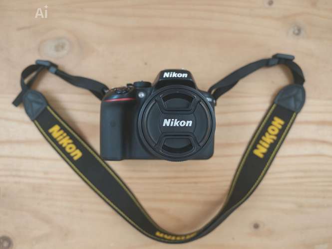 Cámara Nikon D5300 con accesorios 