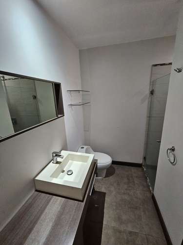 Casa independiente en alquiler en Pozos, Santa Ana – 2 habitaciones, patio y 2 parqueos - Imagen 7