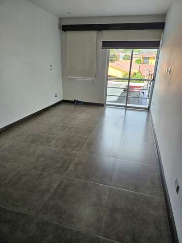 Casa independiente en alquiler en Pozos, Santa Ana – 2 habitaciones, patio y 2 parqueos - Imagen 4