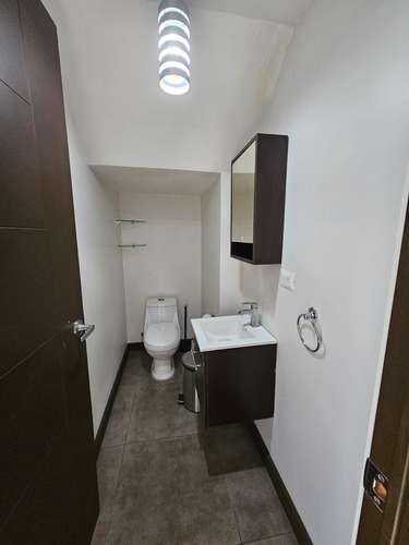 Casa independiente en alquiler en Pozos, Santa Ana – 2 habitaciones, patio y 2 parqueos - Imagen 8