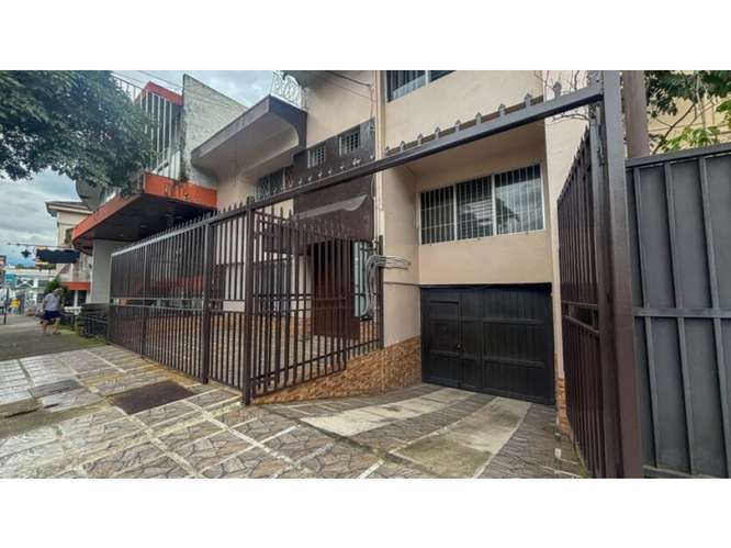 Inversión estratégica Casa + 5 apartamentos rentables en San Pedro - Imagen 1