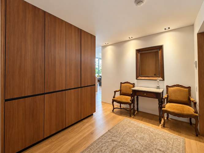 Amplio apartamento en edificio en Rohrmoser